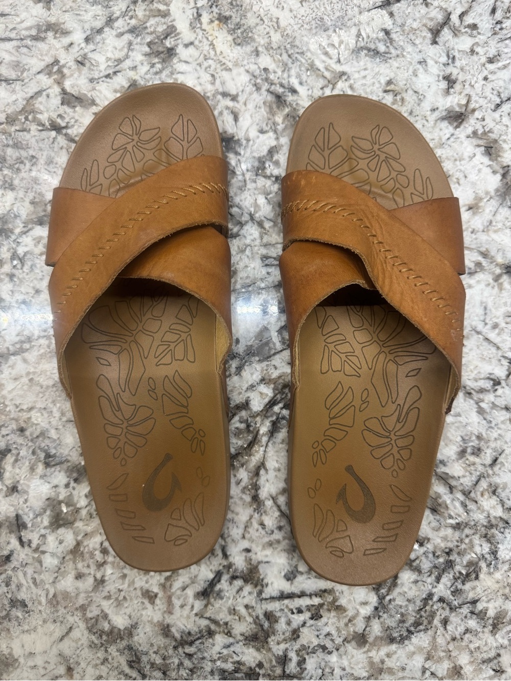 OluKai Women's Kipe'a 'Olu Sandals